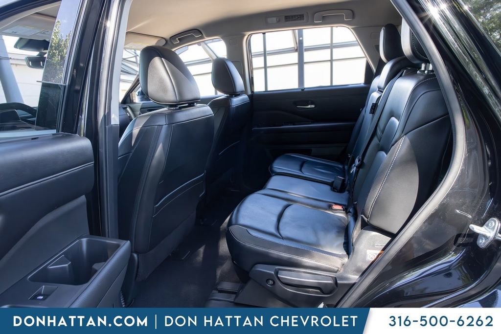 Used 2023 Nissan Pathfinder SL AWD/4WD image 16