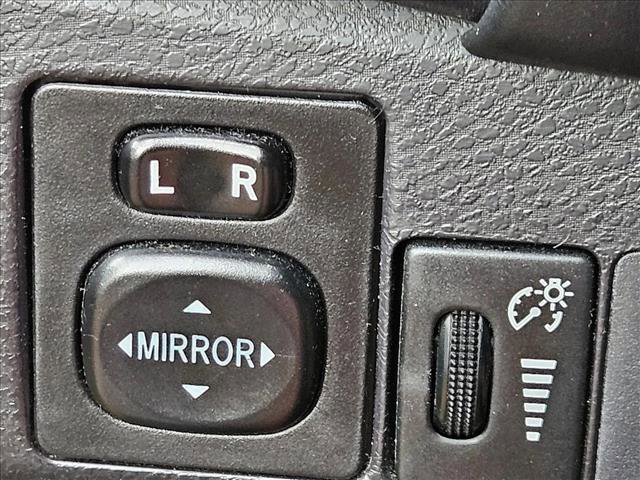 Used 2018 Toyota Corolla LE FWD image 7