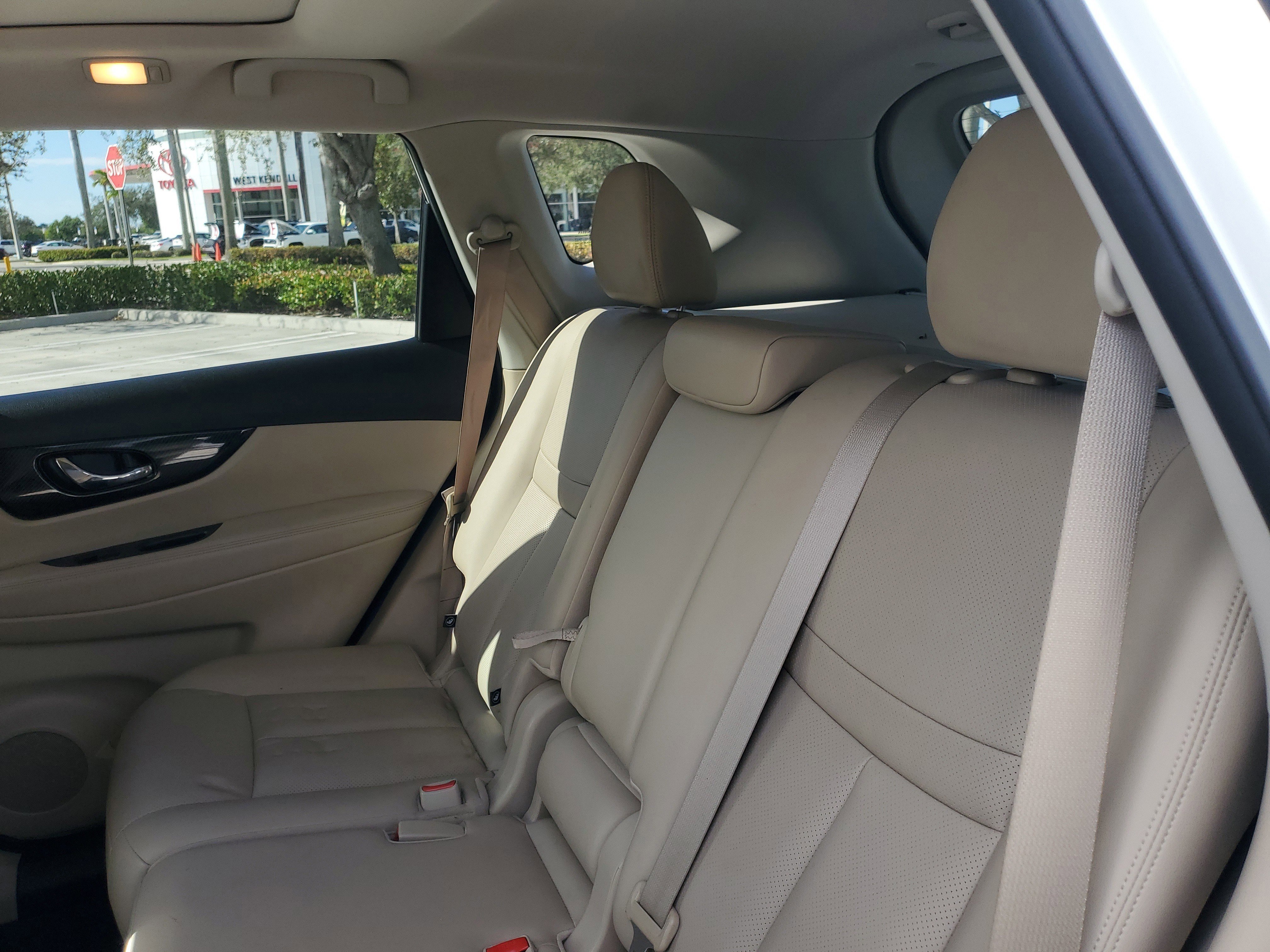 Used 2018 Nissan Rogue SL w/ Premium Package image 17