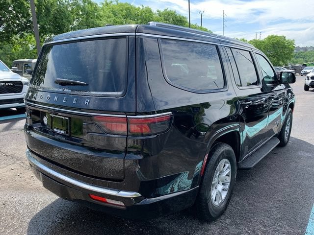 Used 2023 Jeep Wagoneer 4WD image 7