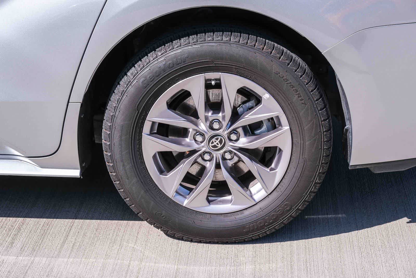 Certified 2023 Toyota Sienna XLE FWD image 9
