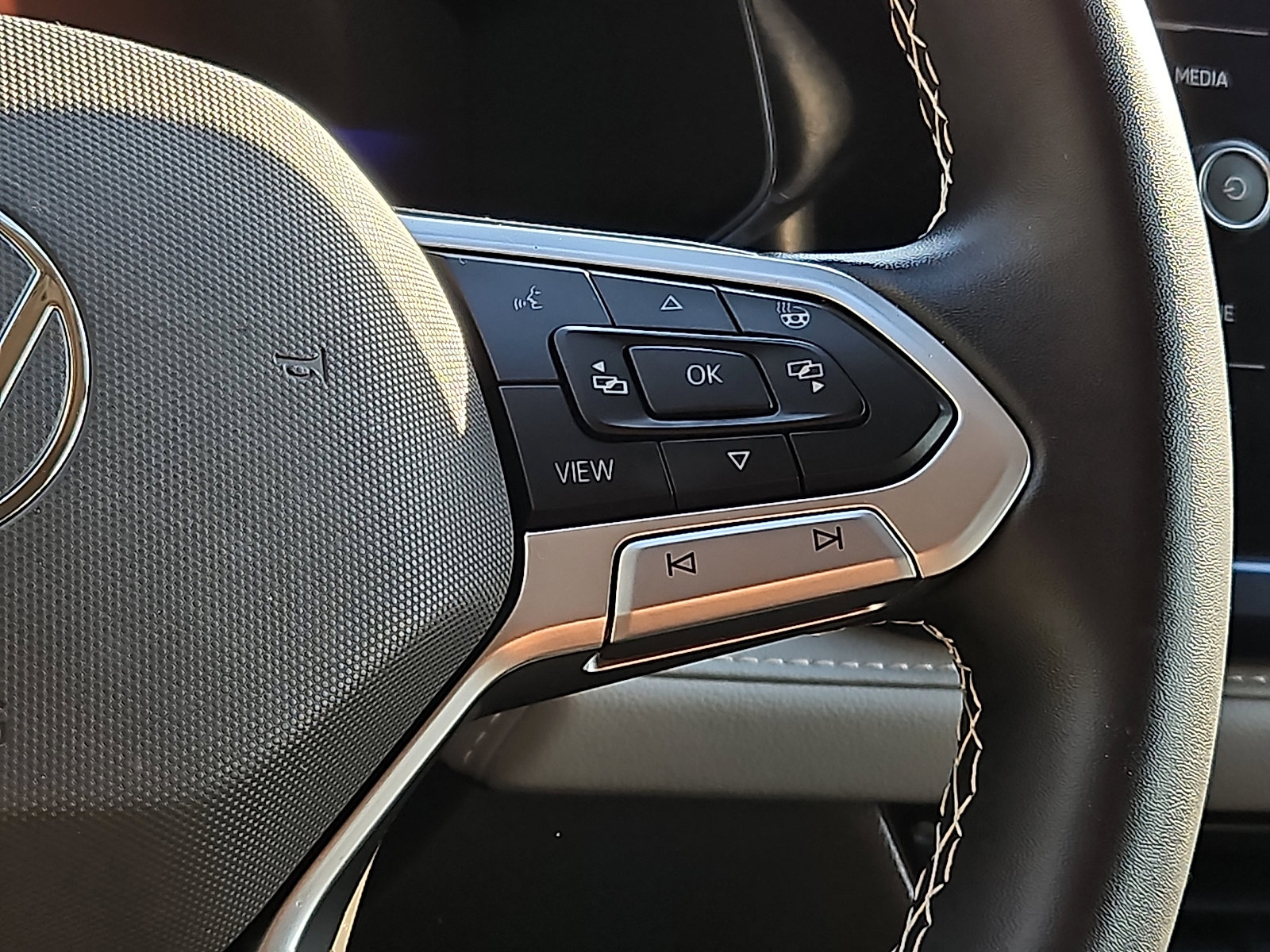 Used 2024 Volkswagen Taos SE image 20