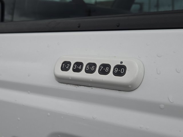 Used 2023 Ford Bronco Badlands image 13