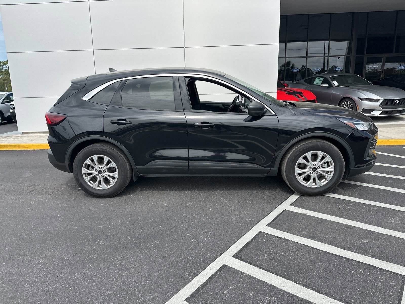 Used 2024 Ford Escape Active w/ Cold Weather Package image 2