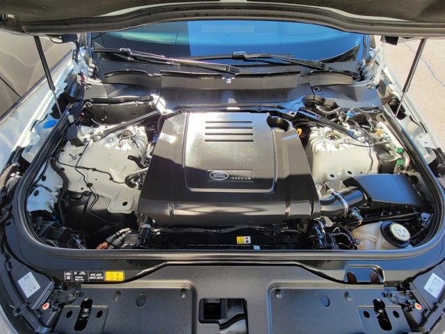 Used 2024 Land Rover Discovery S image 13