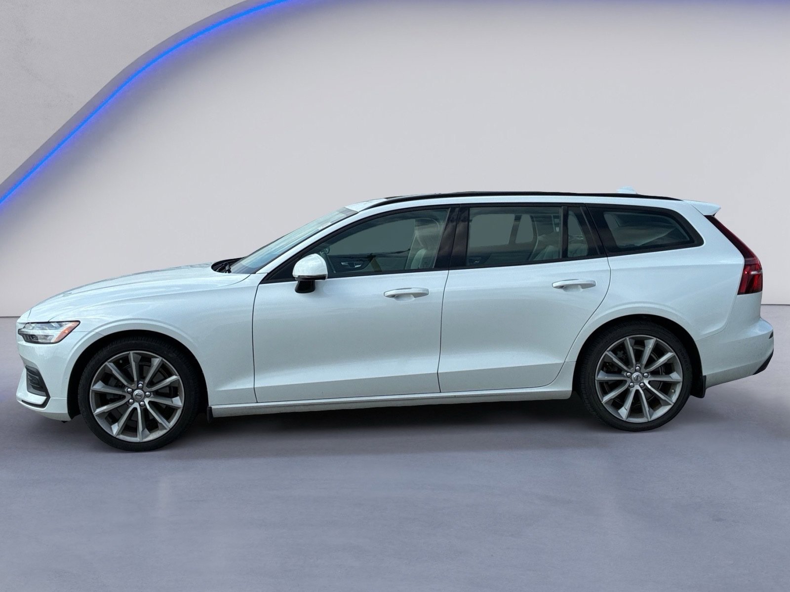 Used 2020 Volvo V60 T5 Momentum w/ Premium Package FWD image 3