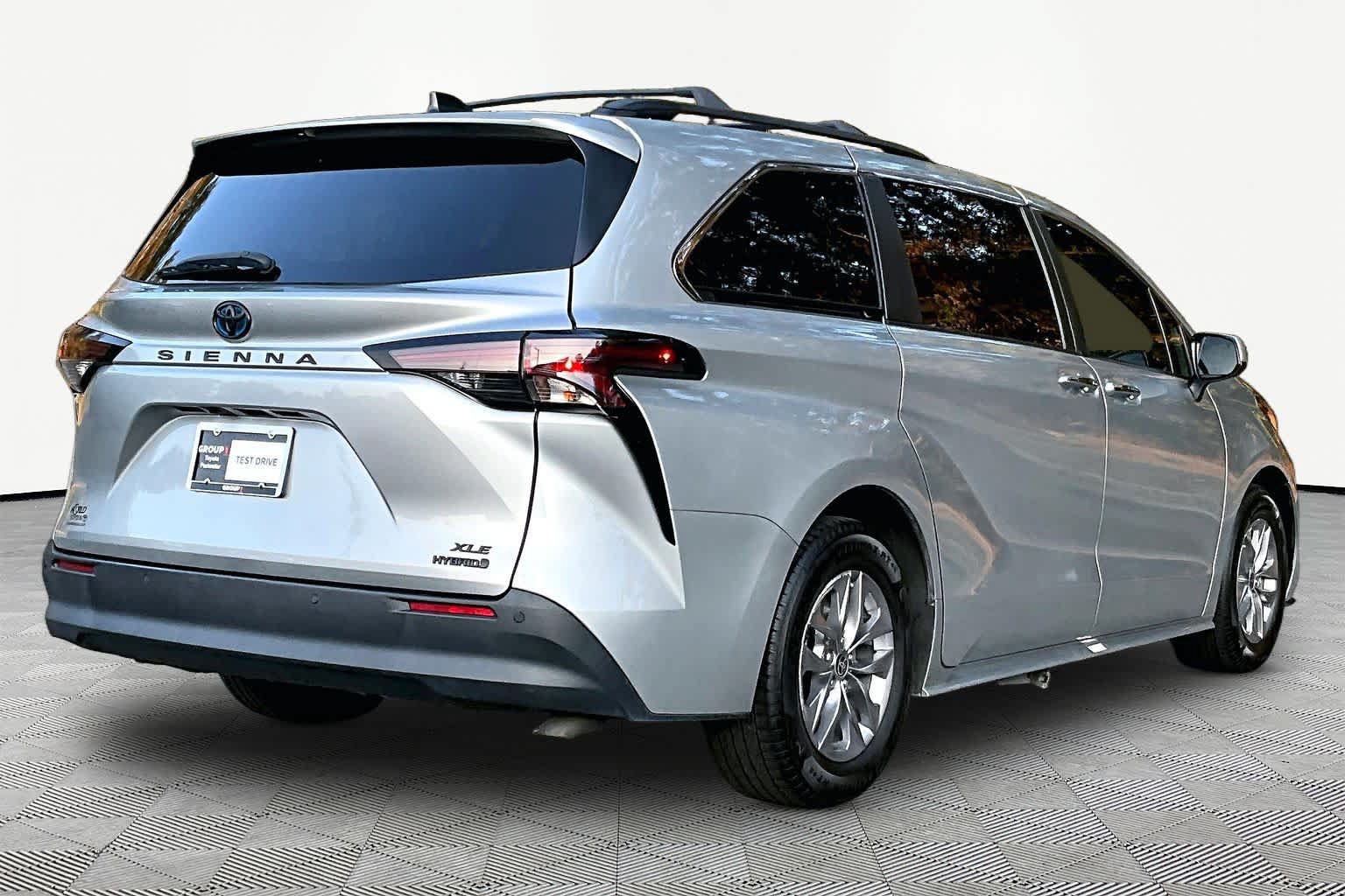 Certified 2023 Toyota Sienna XLE FWD image 13
