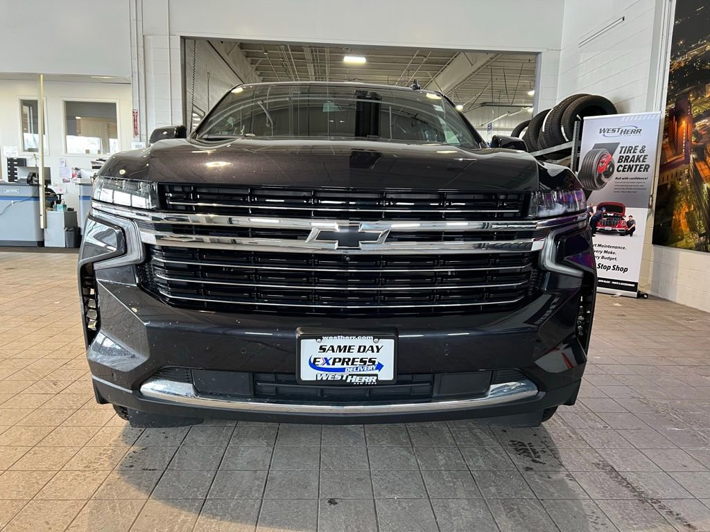 Used 2022 Chevrolet Tahoe LT w/ Luxury Package AWD/4WD image 2