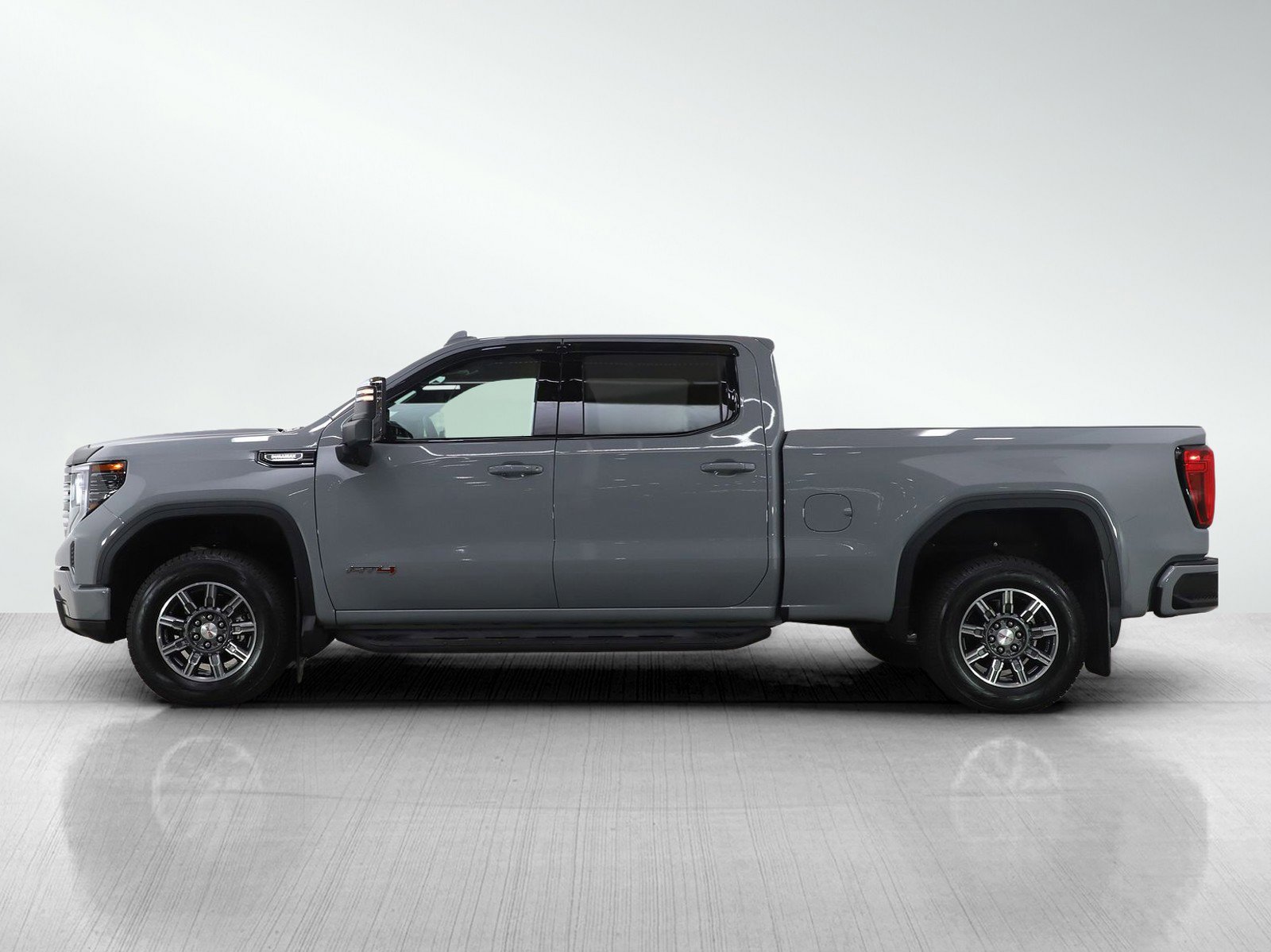 Used 2024 GMC Sierra 1500 AT4 image 2