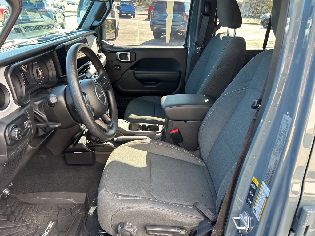 Used 2024 Jeep Gladiator Sport image 10