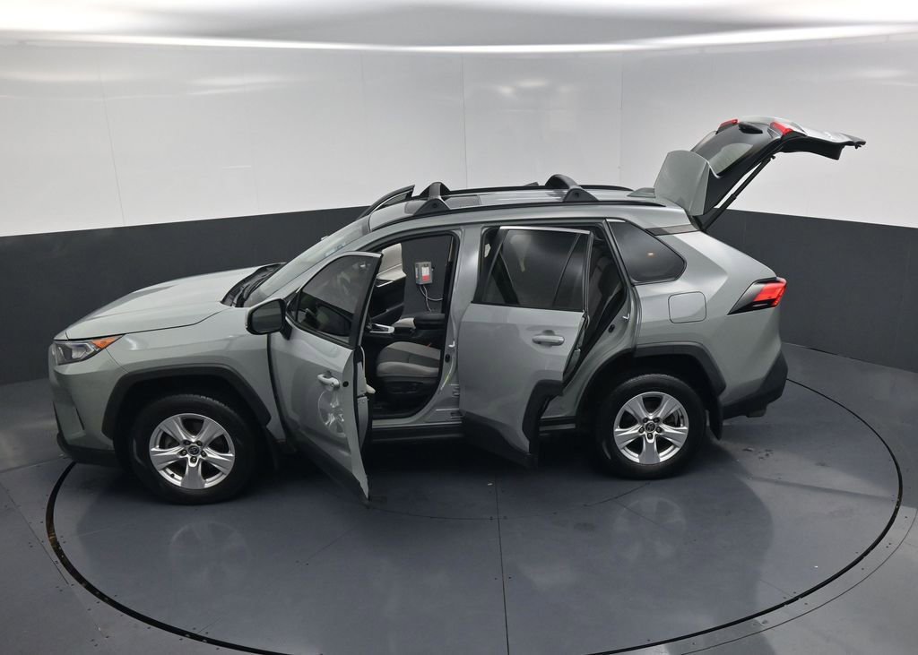 Used 2021 Toyota RAV4 XLE w/ Convenience Package FWD image 26