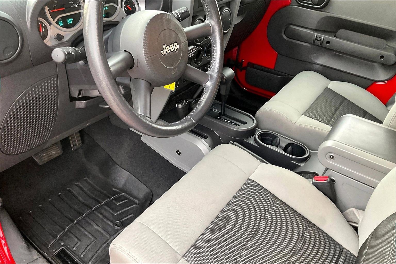 Used 2010 Jeep Wrangler Unlimited Rubicon image 11