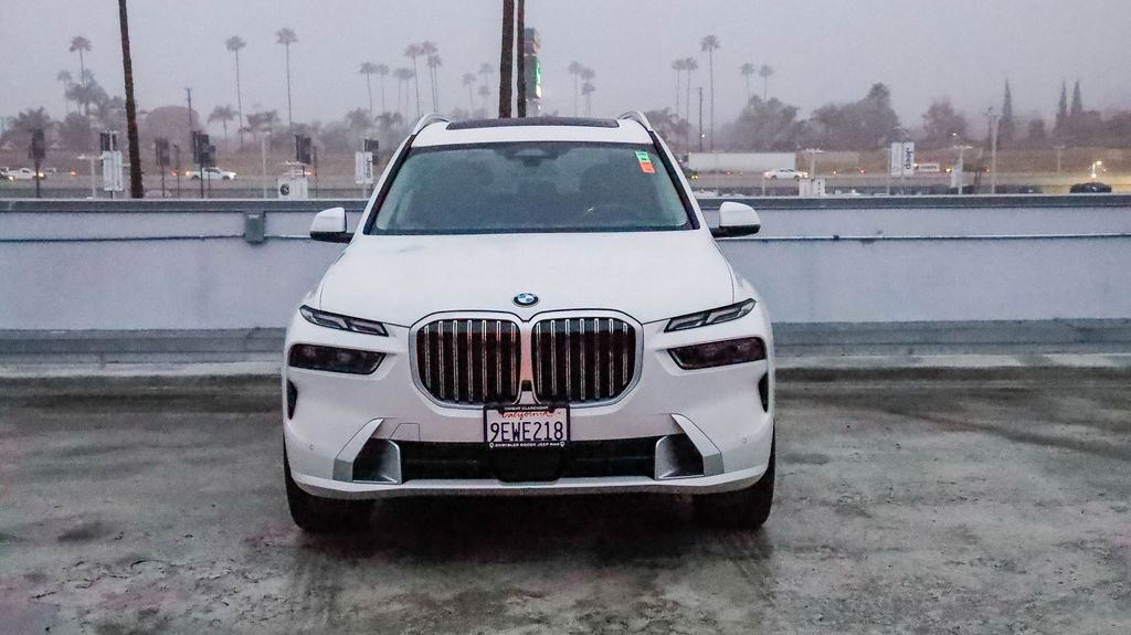 Used 2023 BMW X7 xDrive40i video 3
