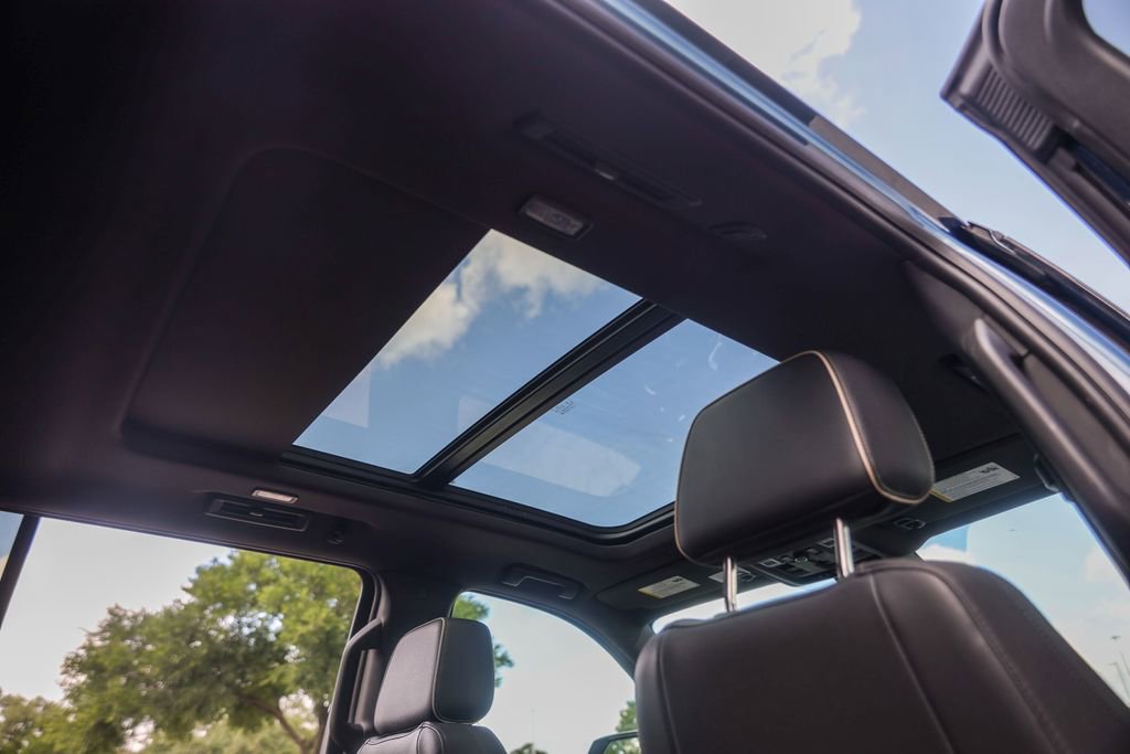 Used 2025 Chevrolet Suburban Premier w/ Sun And Tow Package AWD/4WD image 32