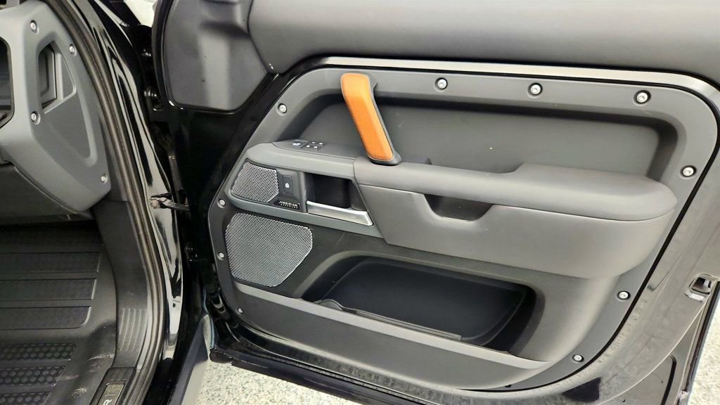 Used 2023 Land Rover Defender 110 X image 27