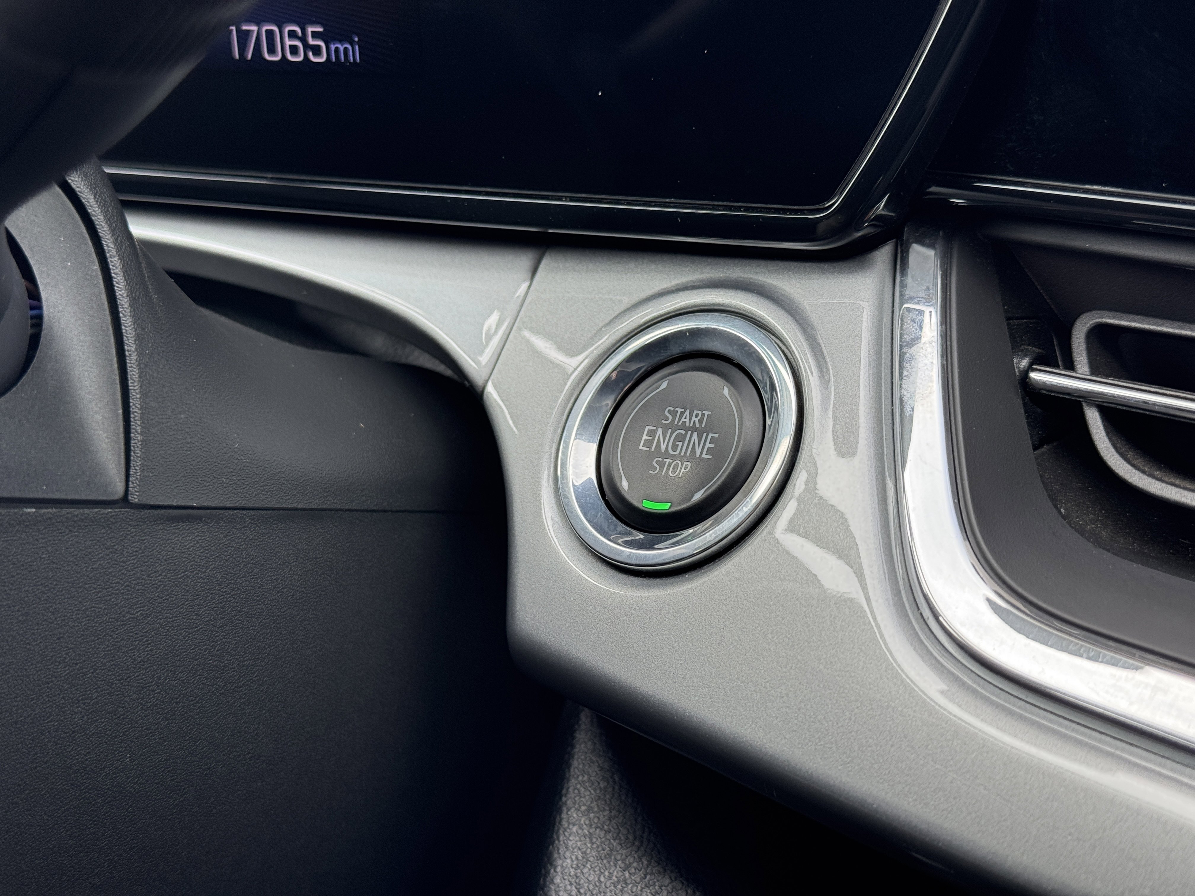 Used 2025 Chevrolet Trax LT image 30