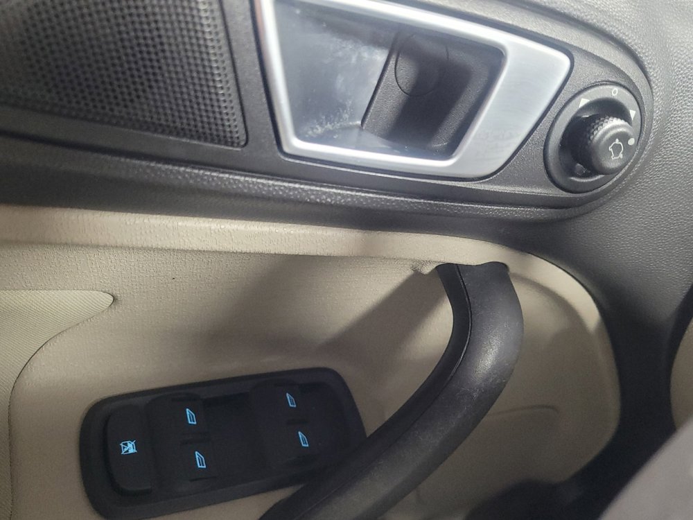 Used 2016 Ford Fiesta SE image 27