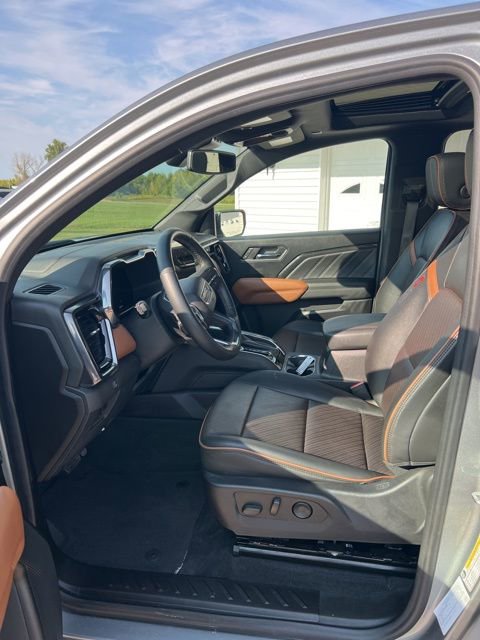 Used 2023 GMC Canyon AT4 w/ AT4 Premium Package image 5