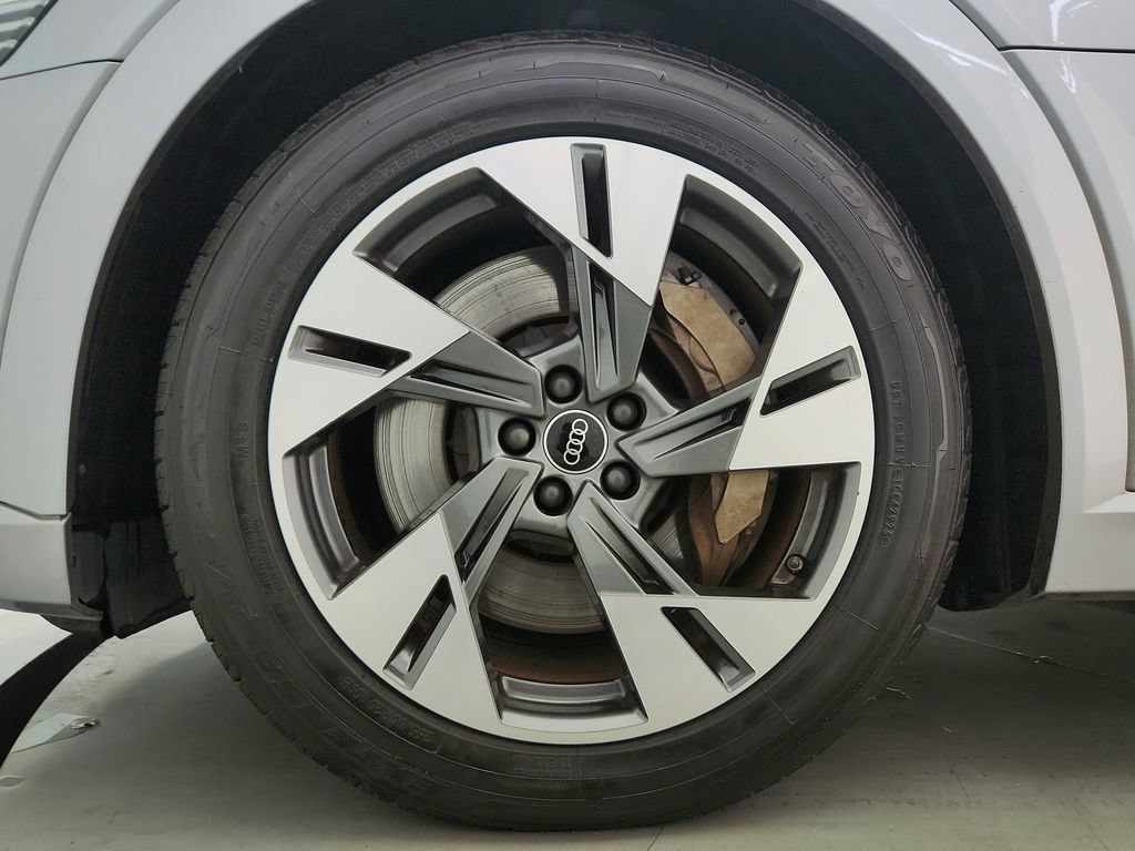 Used 2022 Audi e-tron Premium AWD/4WD image 38