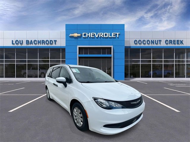 Used 2021 Chrysler Voyager L image 1