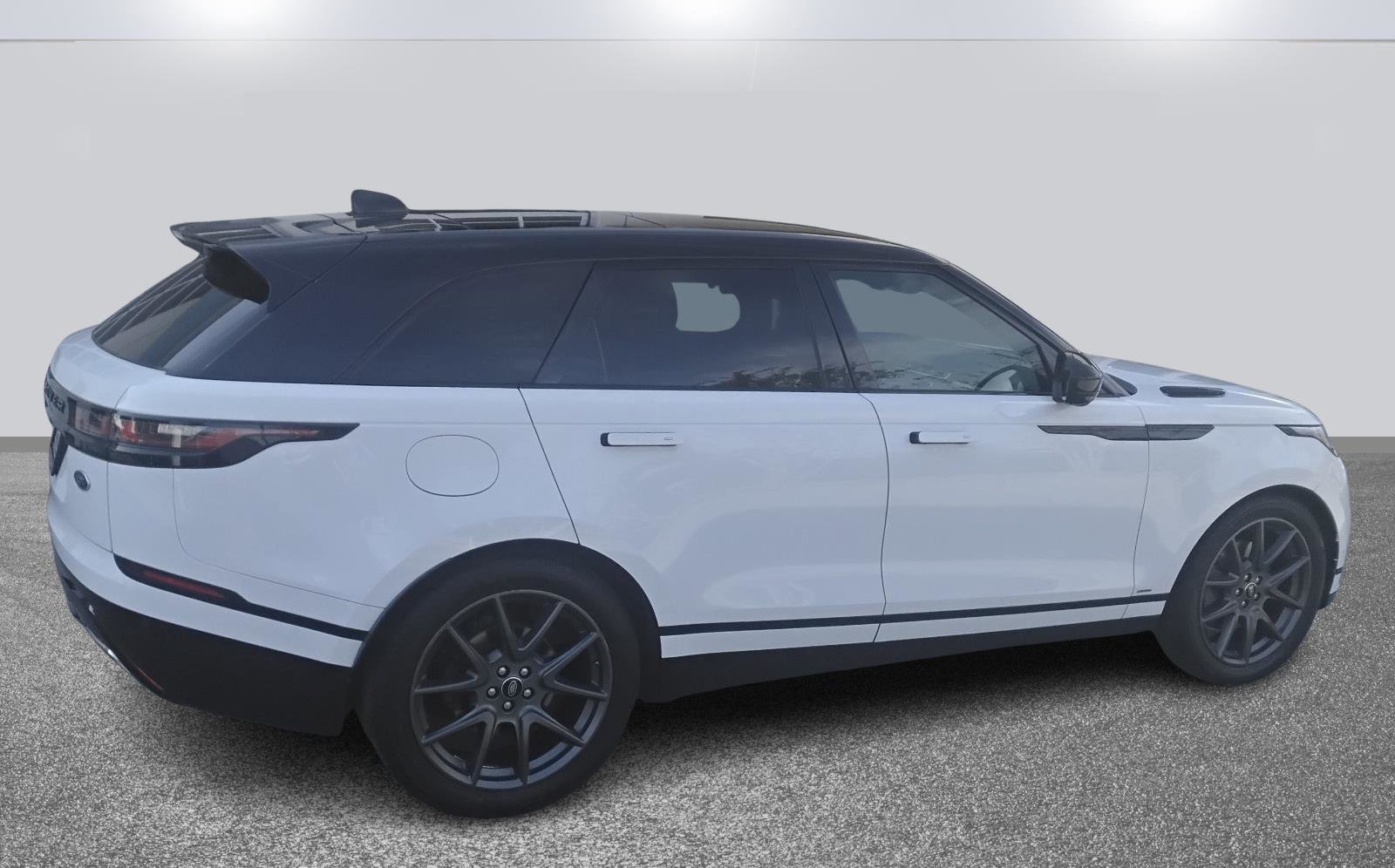 Used 2021 Land Rover Range Rover Velar R-Dynamic S image 4