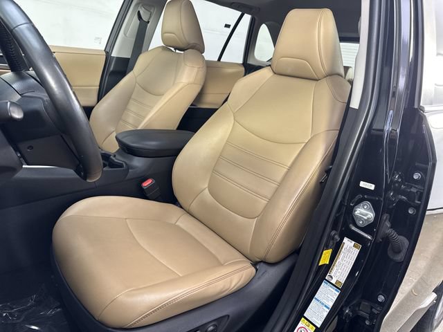 Used 2019 Toyota RAV4 XLE Premium w/ Cold Weather Package AWD/4WD image 19