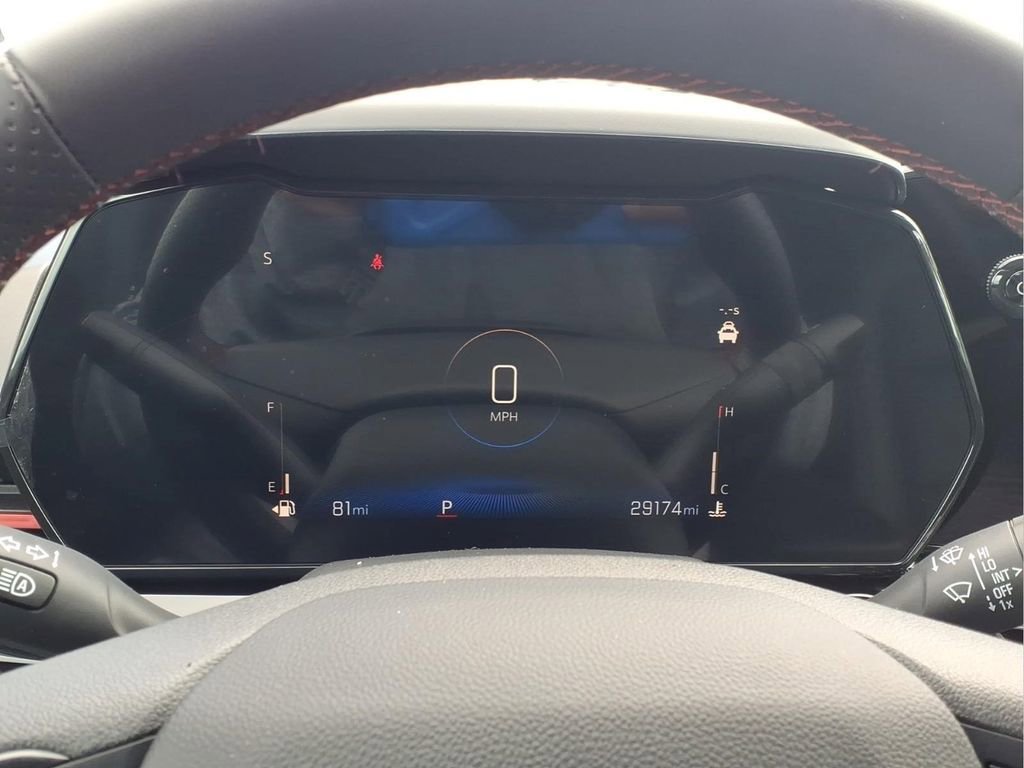 Used 2025 Chevrolet Trax RS w/ Sunroof Package FWD image 27