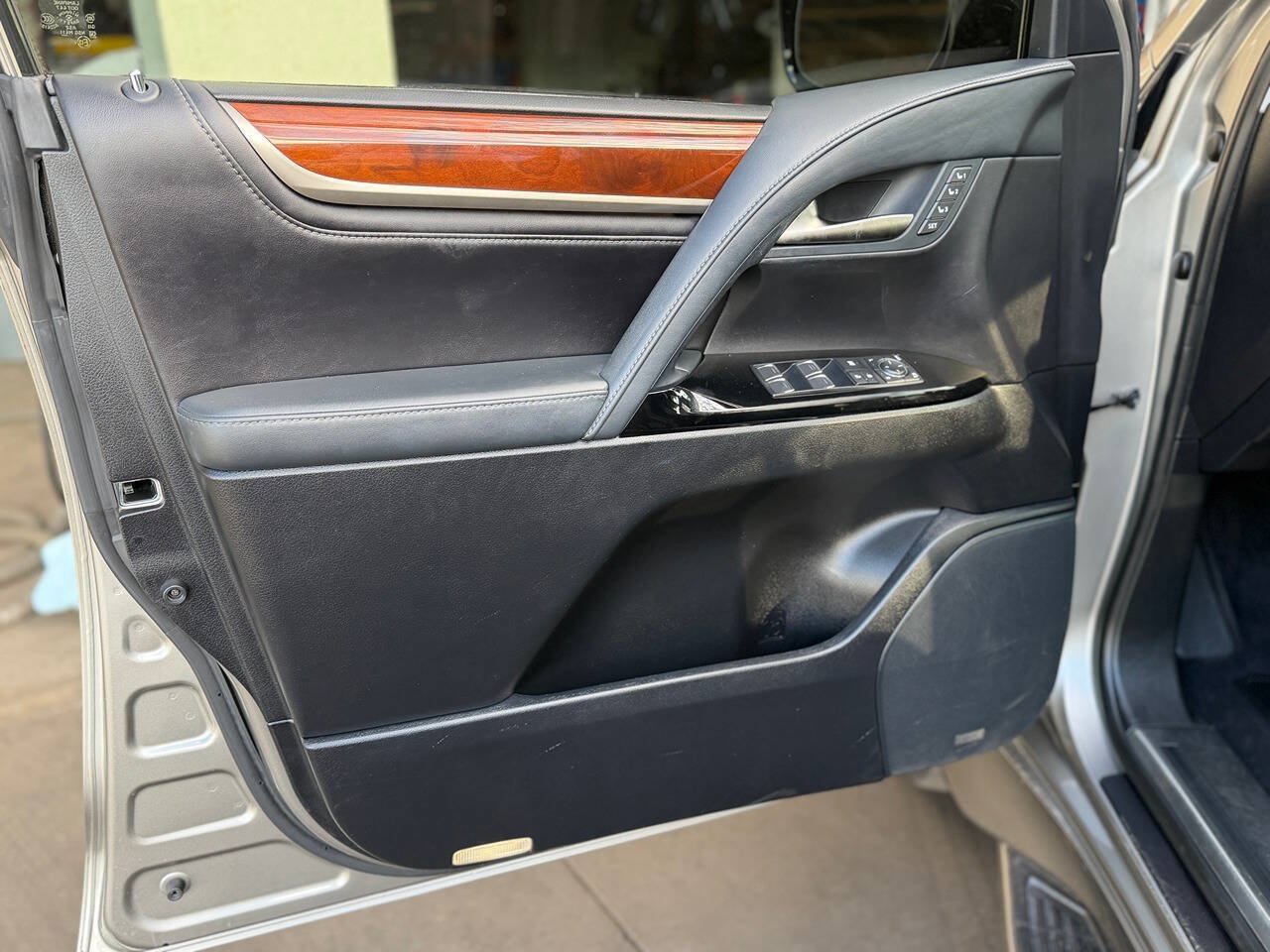 Used 2017 Lexus LX 570 4WD w/ Luxury Package image 41