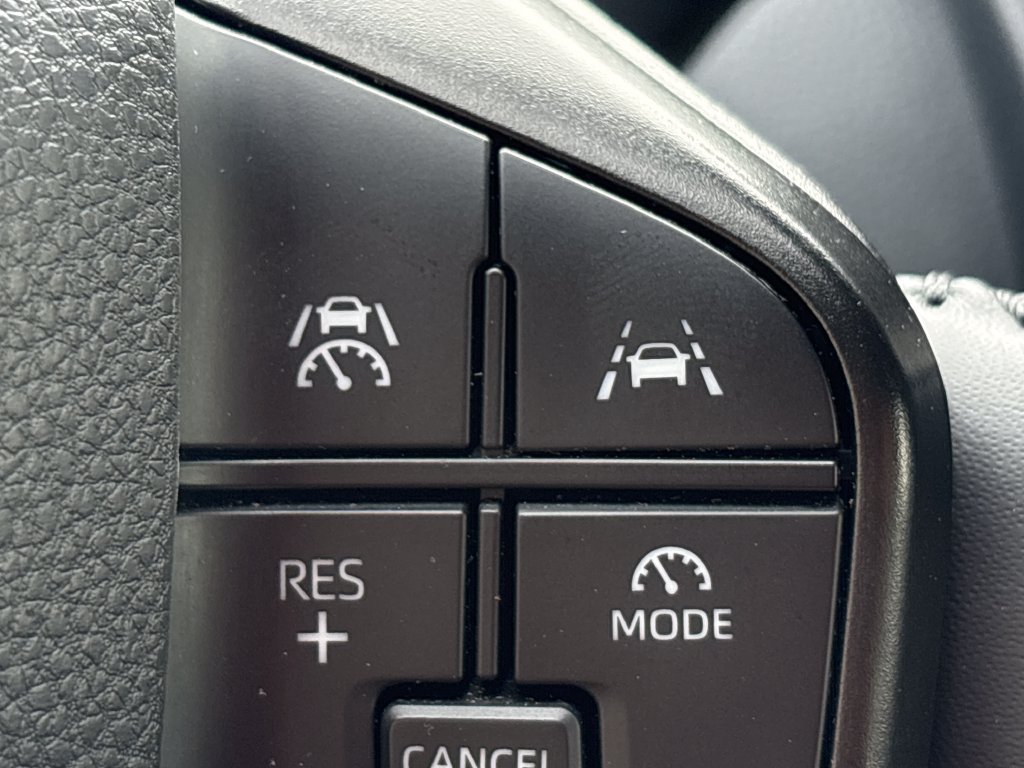 Used 2025 Toyota Prius LE FWD image 37