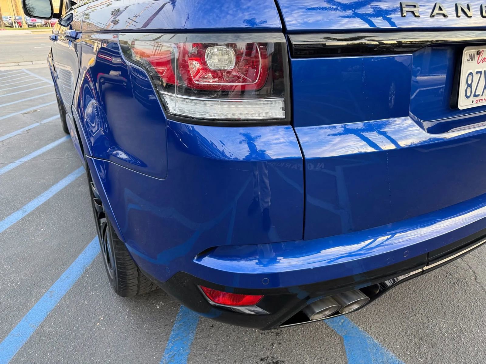Used 2017 Land Rover Range Rover Sport SVR AWD/4WD image 9