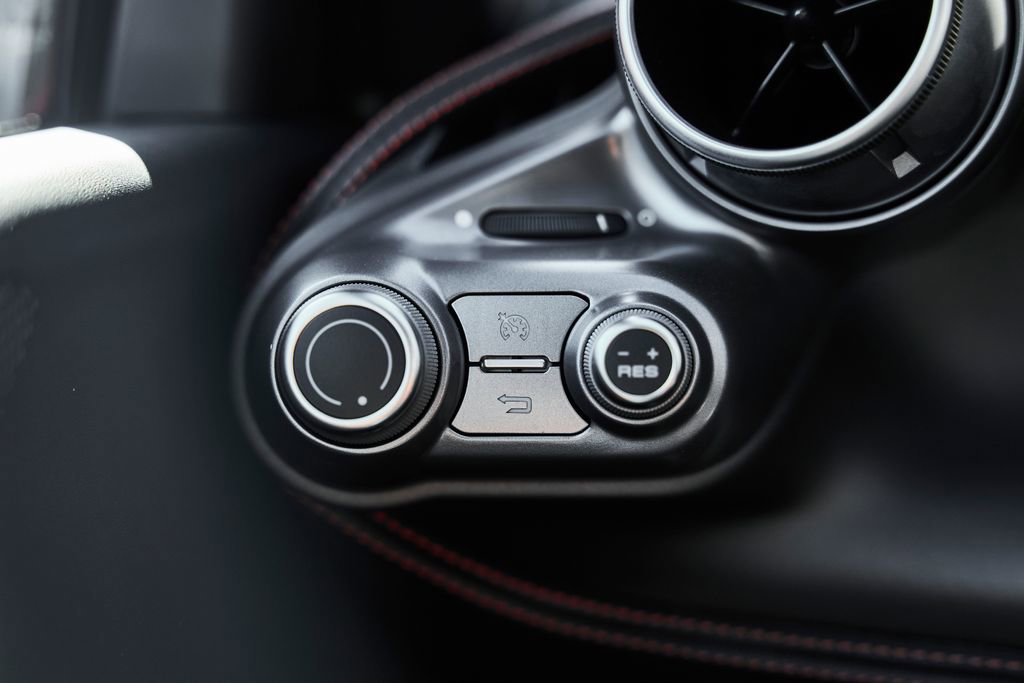 Used 2023 Ferrari F8 Tributo image 38