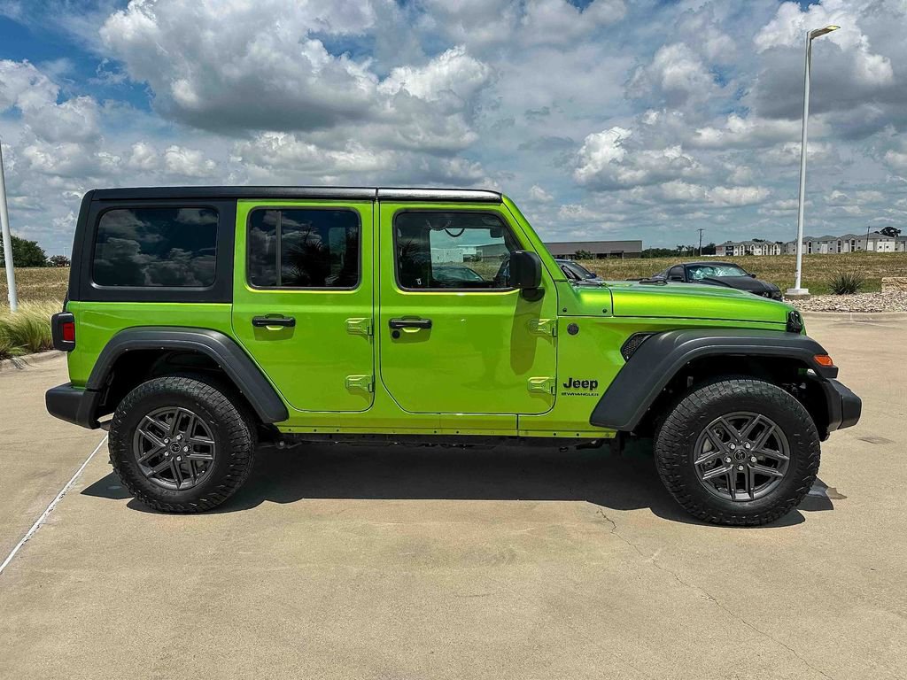 Used 2025 Jeep Wrangler Unlimited Sport AWD/4WD image 2