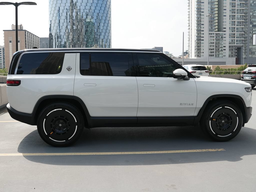 Used 2025 Rivian R1S Adventure Dual AWD/4WD image 9