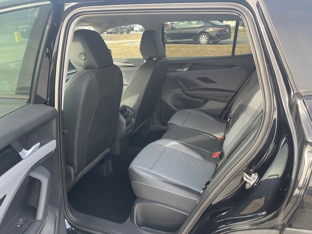 New 2025 Volkswagen Tiguan SE image 5