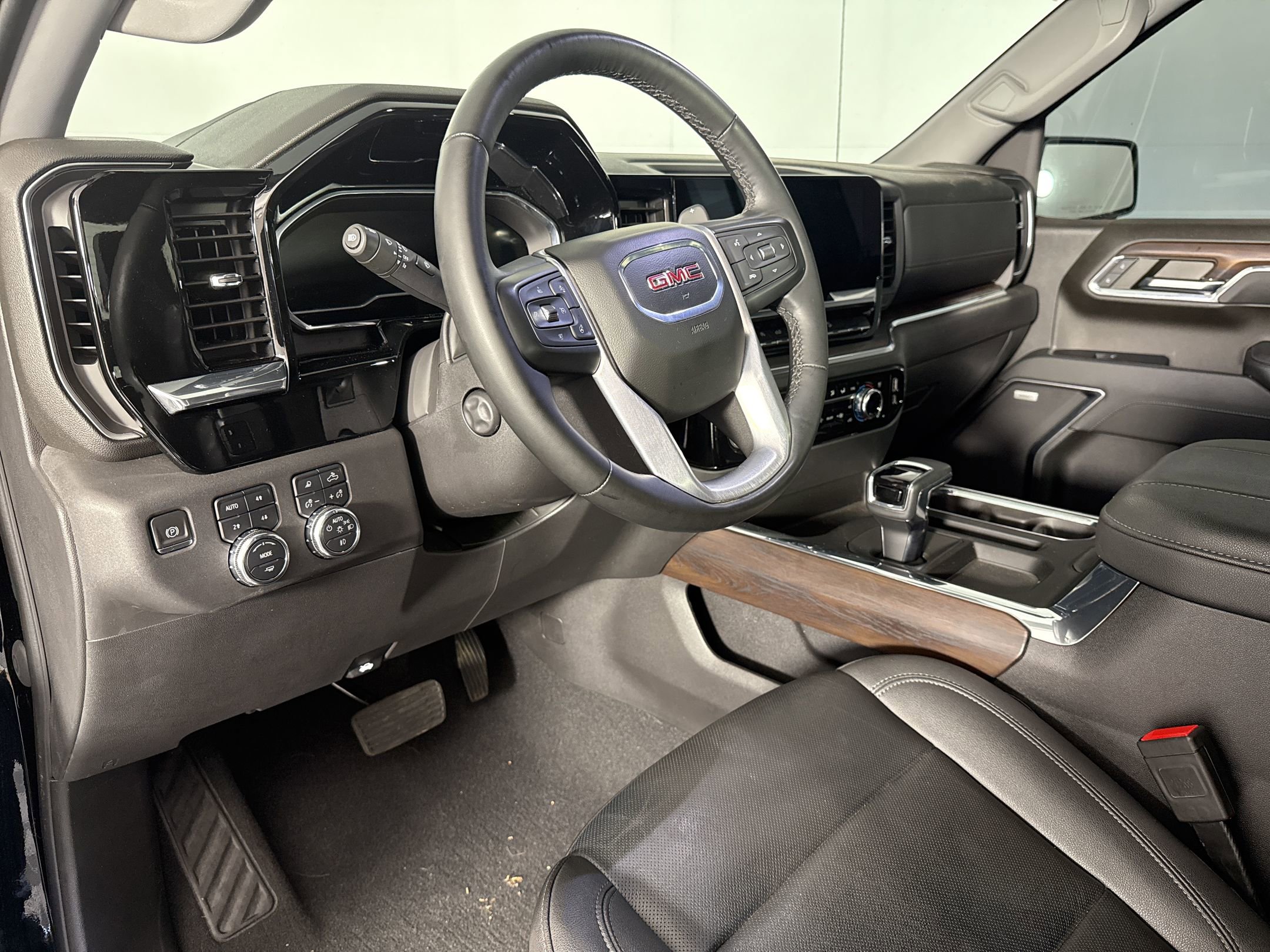 Used 2023 GMC Sierra 1500 SLT w/ SLT Premium Package image 4