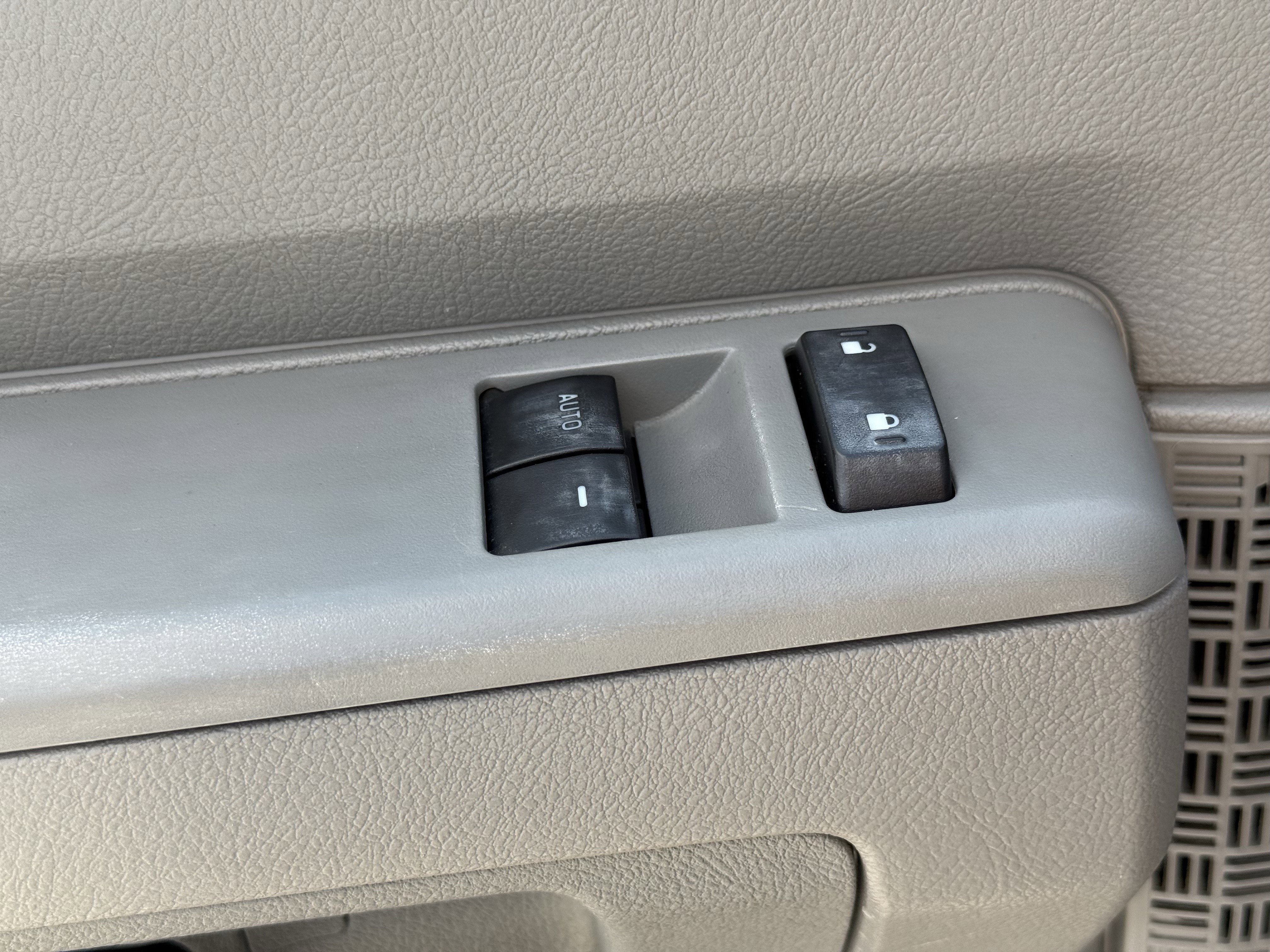 Used 2019 Ford E-350 and Econoline 350 Super Duty w/ Power Windows & Locks Group image 24