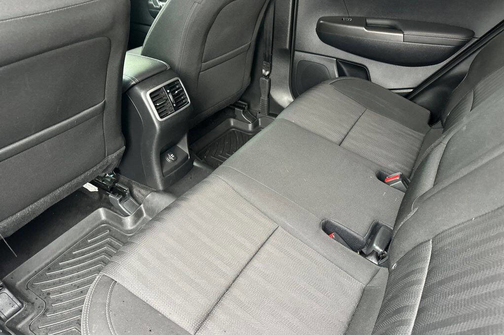 Used 2022 Kia Sportage LX image 12