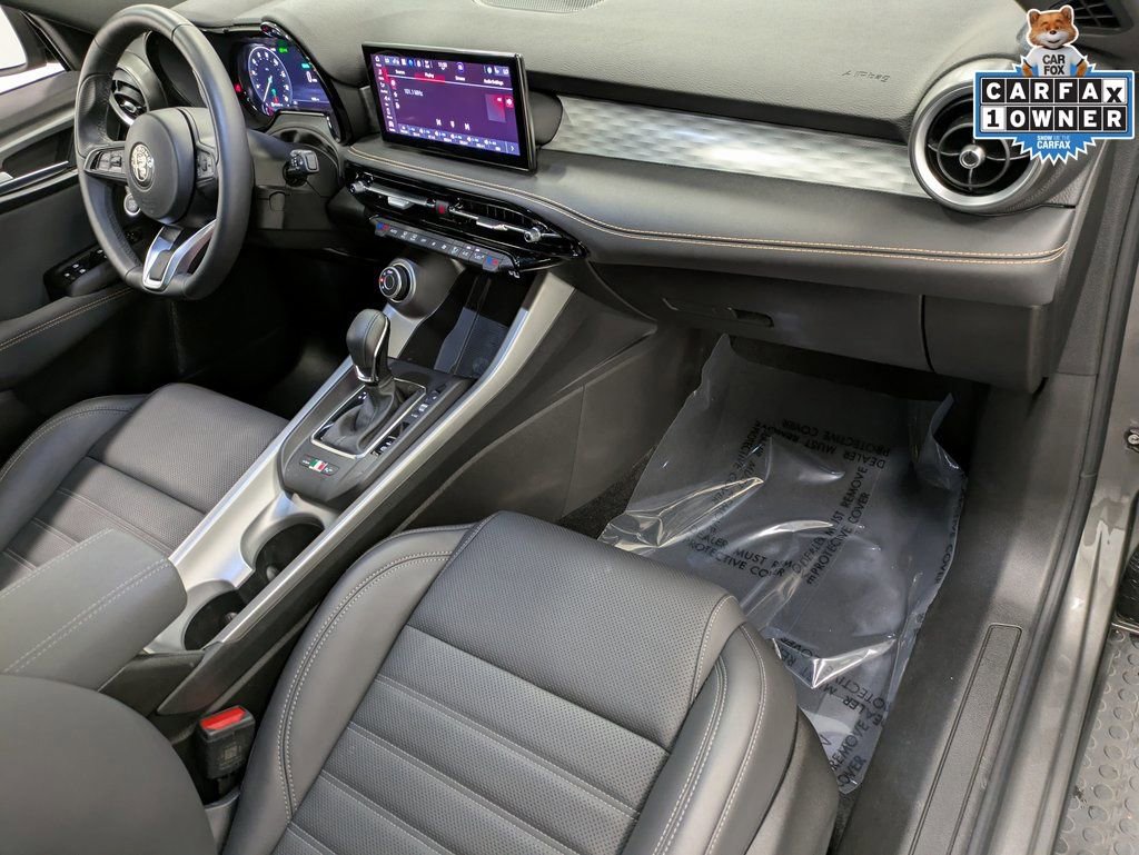 Used 2025 Alfa Romeo Tonale w/ Premium Package image 32