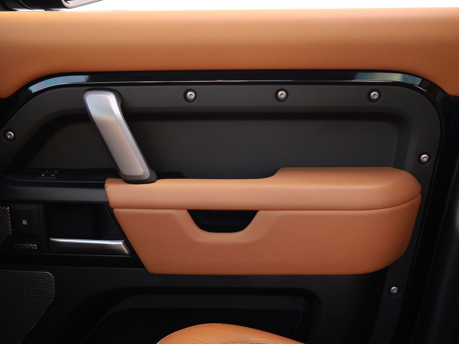 Used 2024 Land Rover Defender 110 V8 image 14