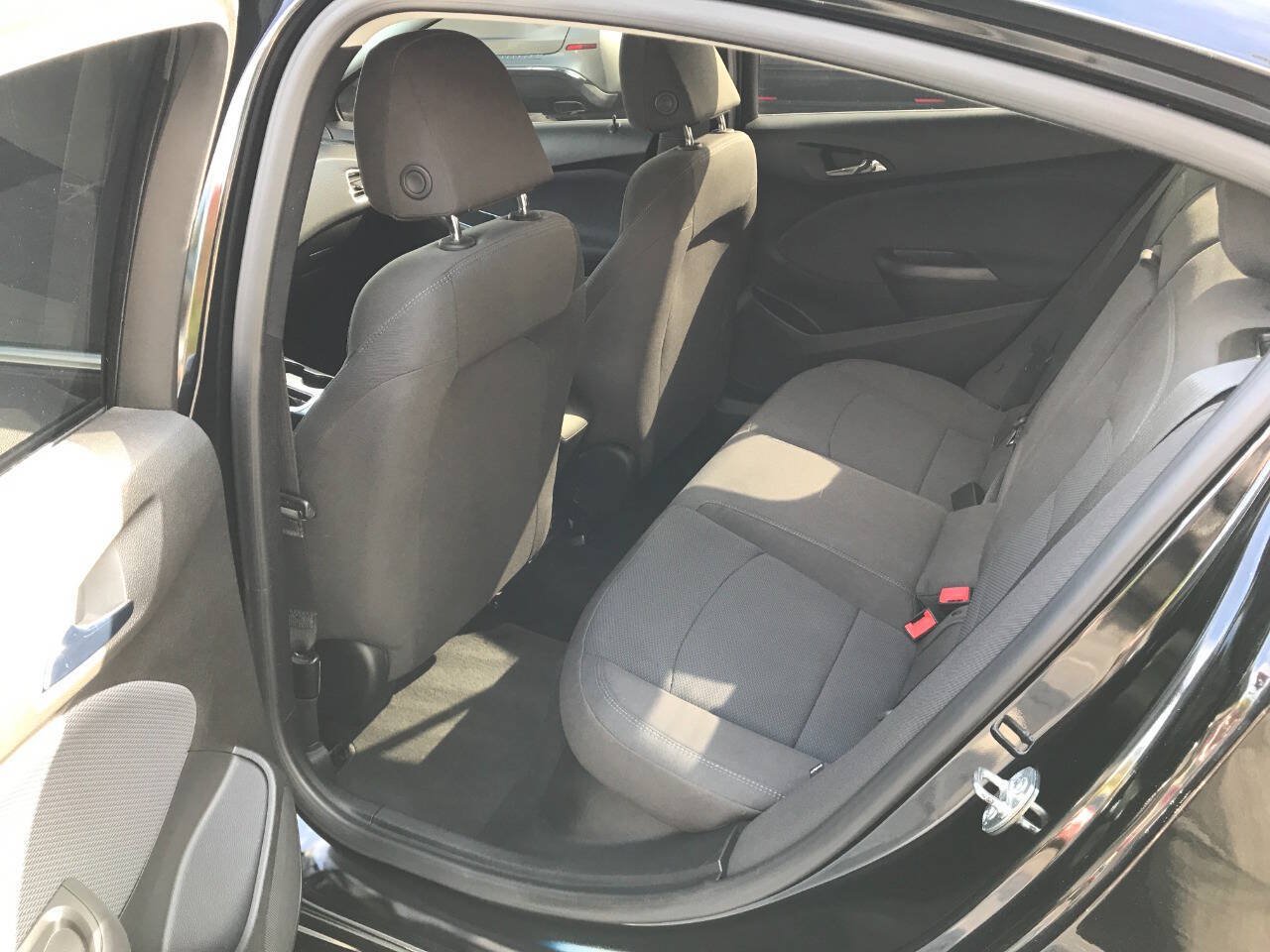 Used 2019 Chevrolet Cruze LT w/ Convenience Package FWD image 10
