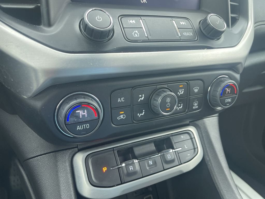 Used 2023 GMC Acadia SLT image 16