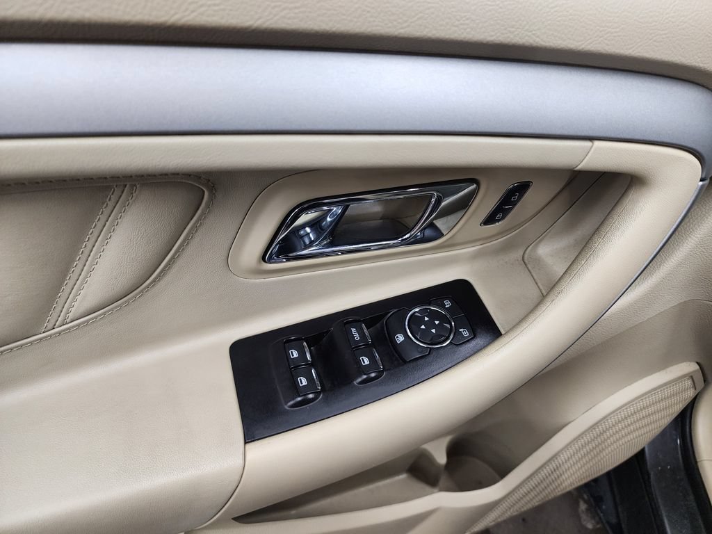 Used 2017 Ford Taurus SE FWD image 10