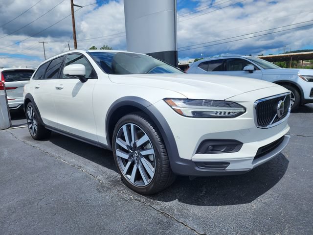 Certified 2025 Volvo V90 B6 Cross Country Ultra AWD/4WD image 1