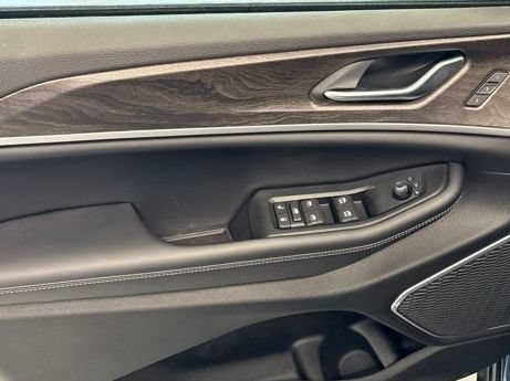 New 2026 Jeep Grand Cherokee Limited AWD/4WD image 18