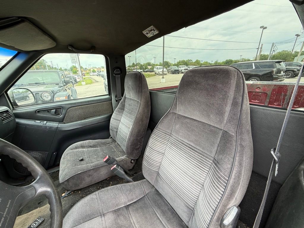Used 1996 Chevrolet S10 Pickup 2WD Regular Cab image 14