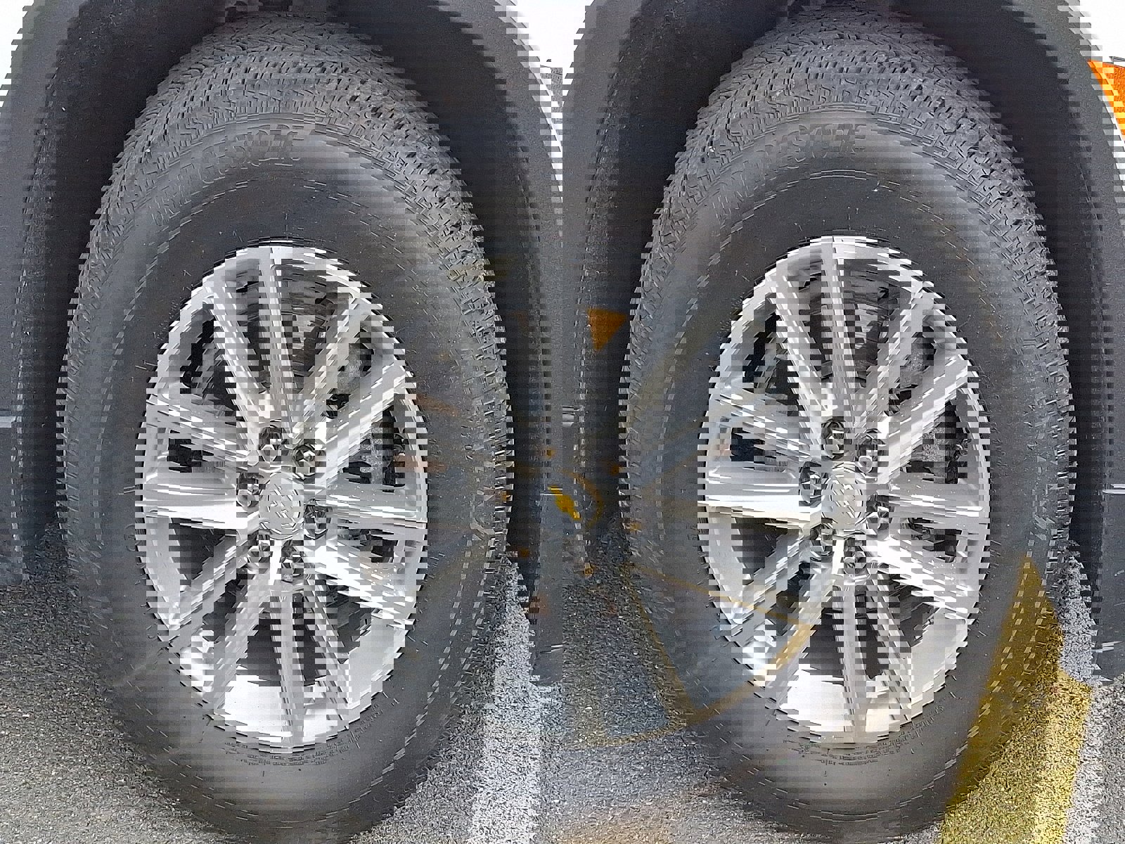 Used 2023 Chevrolet Traverse LT image 9