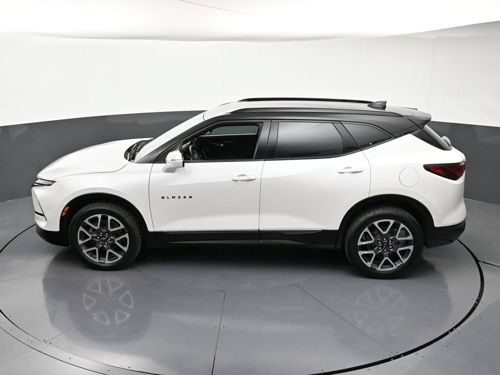 Certified 2023 Chevrolet Blazer RS w/ Driver Confidence II Package AWD/4WD image 17