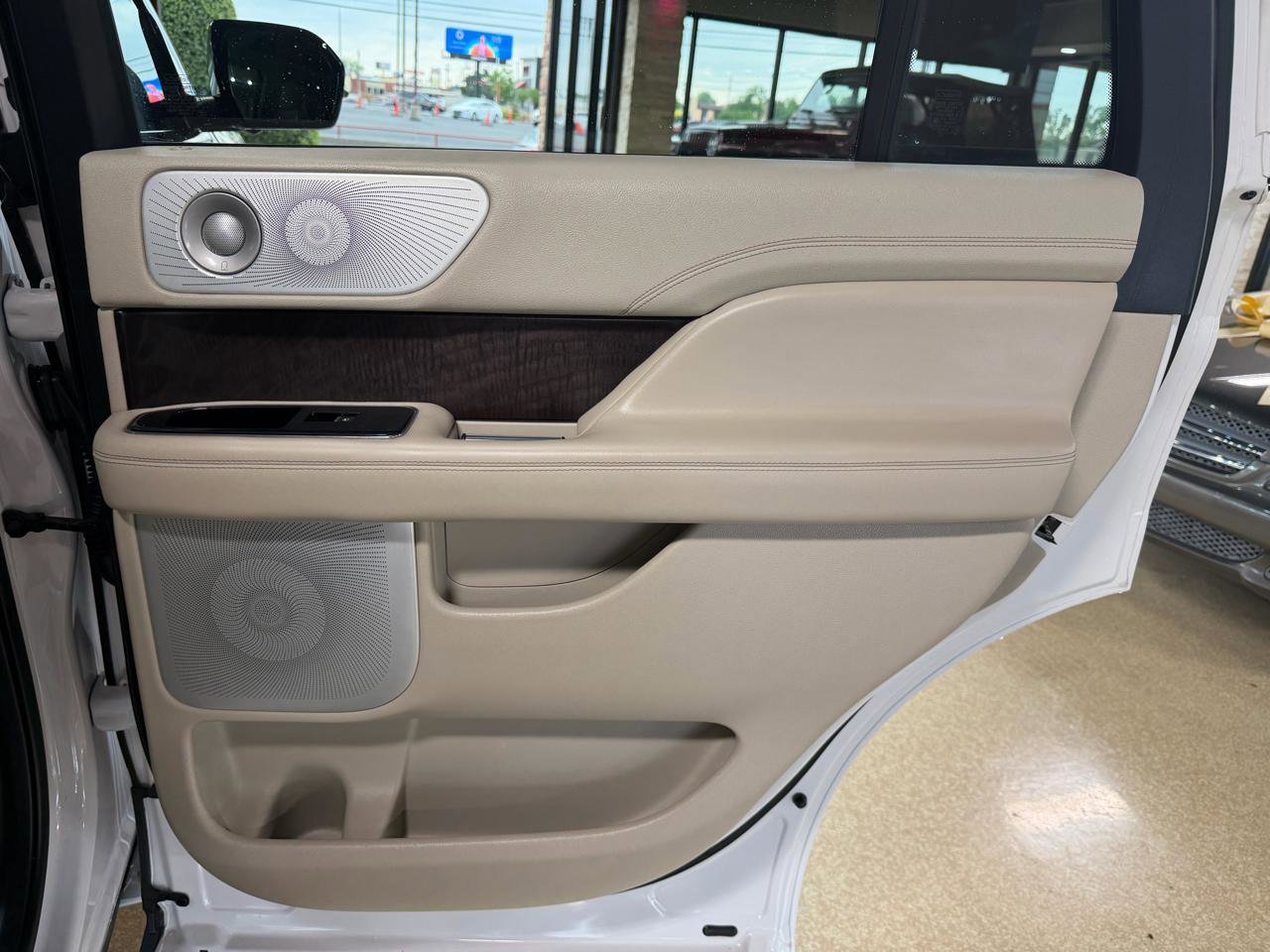 Used 2018 Lincoln Navigator Reserve w/ Technology Package AWD/4WD image 29