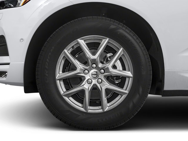 Used 2018 Volvo XC60 T6 Momentum w/ Convenience Package image 3