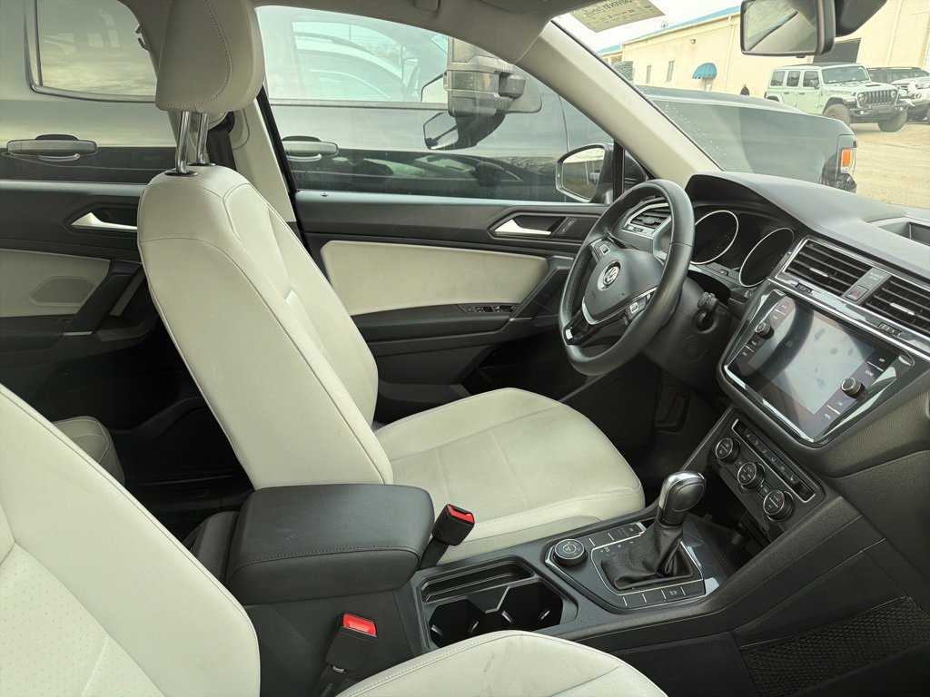 Used 2020 Volkswagen Tiguan SE image 2